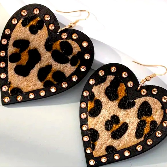 NWT-CHEETAH HEART SHAPED EARRINGS - Picture 3 of 5